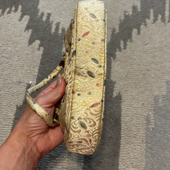 Vintage, small purse with gold, multi design, pattern, and silk inside - Picture 11 of 15